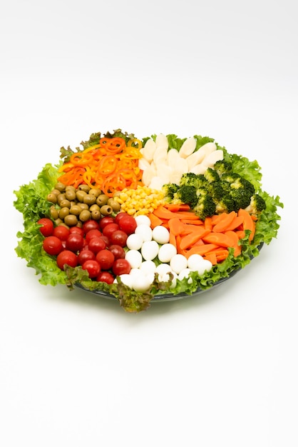 Tavă cu mâncare colorată